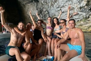 Vlore: Haxhi Ali Höhle und Dafina Höhle Speedboat Tour