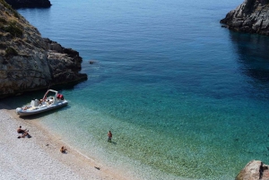 Vlore: speedboottocht Haxhi Ali-grot en Dafina-grot