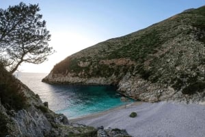 Valona: tour in barca alla grotta di Haxhi Ali e alla penisola di Karaburun