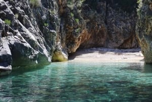 Valona: tour in barca alla grotta di Haxhi Ali e alla penisola di Karaburun