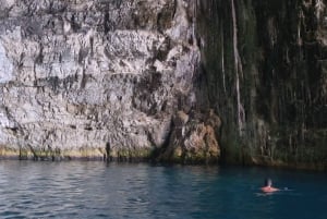 Vlorë: Haxhi Ali Cave & Karaburun SpeedBoat Tour