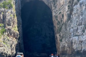 Vlorë: Haxhi Ali Cave & Karaburun SpeedBoat Tour