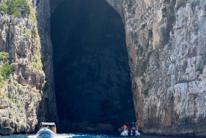 Vlorë: Cueva de Haxhi Ali y Paseo en lancha rápida por Karaburun