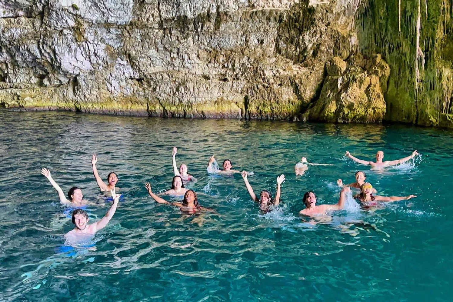 Vlora : grotte de Haxhi Ali, île de Sazan et péninsule de Karaburun