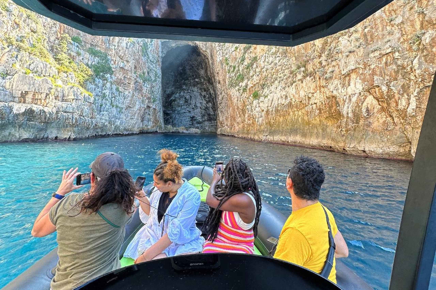 Vlora : grotte de Haxhi Ali, île de Sazan et péninsule de Karaburun