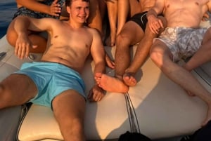 Udforsk Sazan-øen, Haxhi Ali-hulen og Karaburun med speedbåd