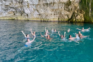 ヴロラ：ハシ アリ洞窟へのプライベート スピードボート ツアー