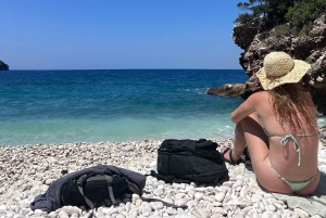 Vlore: Wyspa Sazan i jaskinia Haxhi Ali - wycieczka z przewodnikiem łodzią motorową