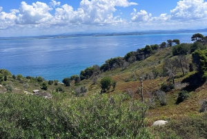 Vlore: Wyspa Sazan i jaskinia Haxhi Ali - wycieczka z przewodnikiem łodzią motorową