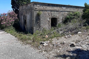 Vlore: Wyspa Sazan i jaskinia Haxhi Ali - wycieczka z przewodnikiem łodzią motorową