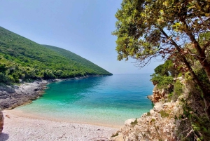 Vlore: Wyspa Sazan i jaskinia Haxhi Ali - wycieczka z przewodnikiem łodzią motorową