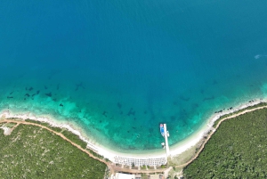 Vlore: Wyspa Sazan i jaskinia Haxhi Ali - wycieczka z przewodnikiem łodzią motorową