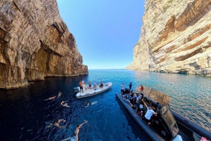 Vlore: Wyspa Sazan i jaskinia Haxhi Ali - wycieczka z przewodnikiem łodzią motorową