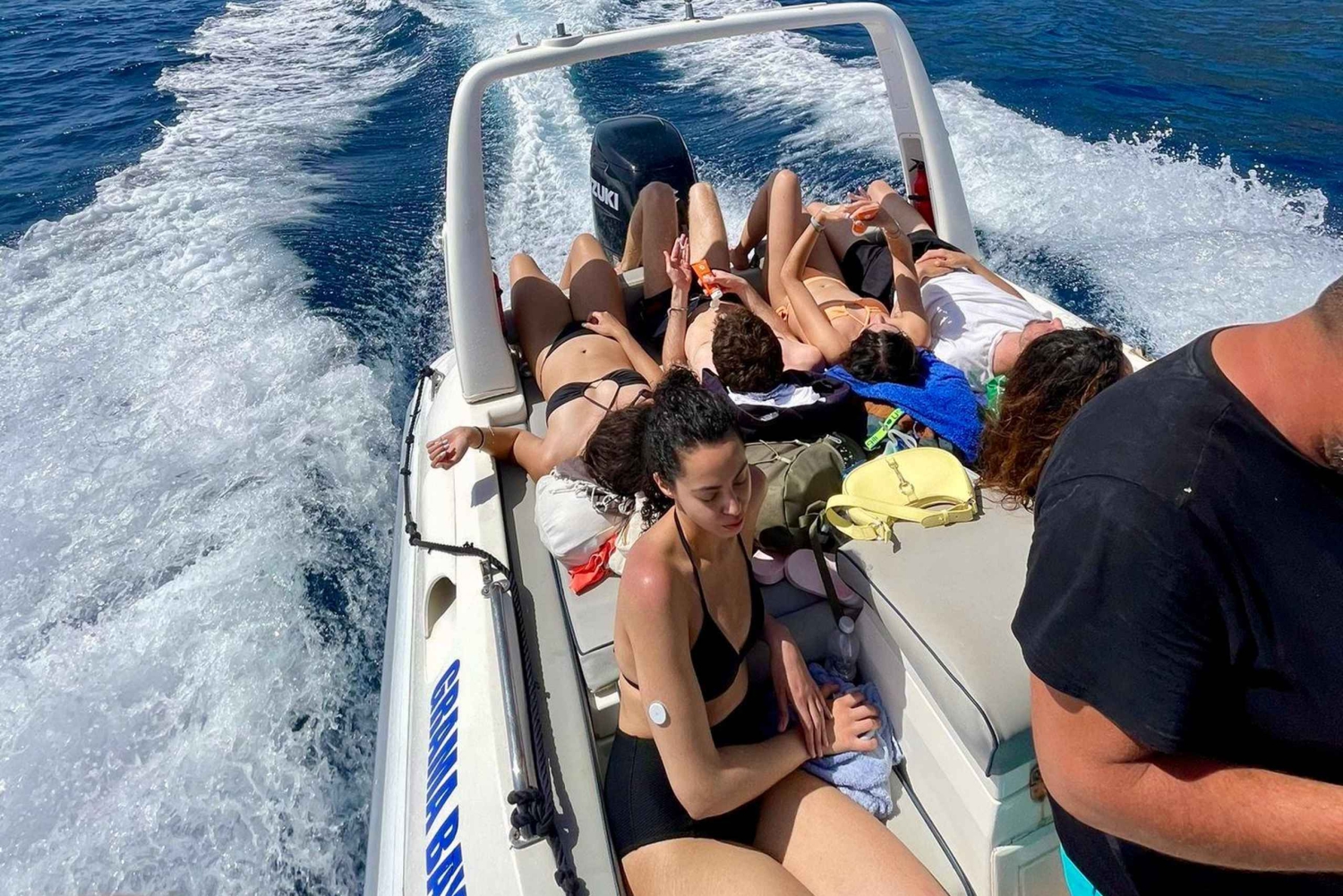 Влёра: тур на скоростном катере к тайной голубой пещере и бухте Грама