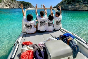 Влёра: тур на скоростном катере к тайной голубой пещере и бухте Грама