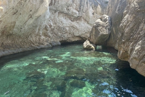 Влёра: тур на скоростном катере к тайной голубой пещере и бухте Грама