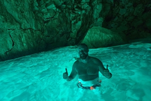 Влёра: тур на скоростном катере к тайной голубой пещере и бухте Грама