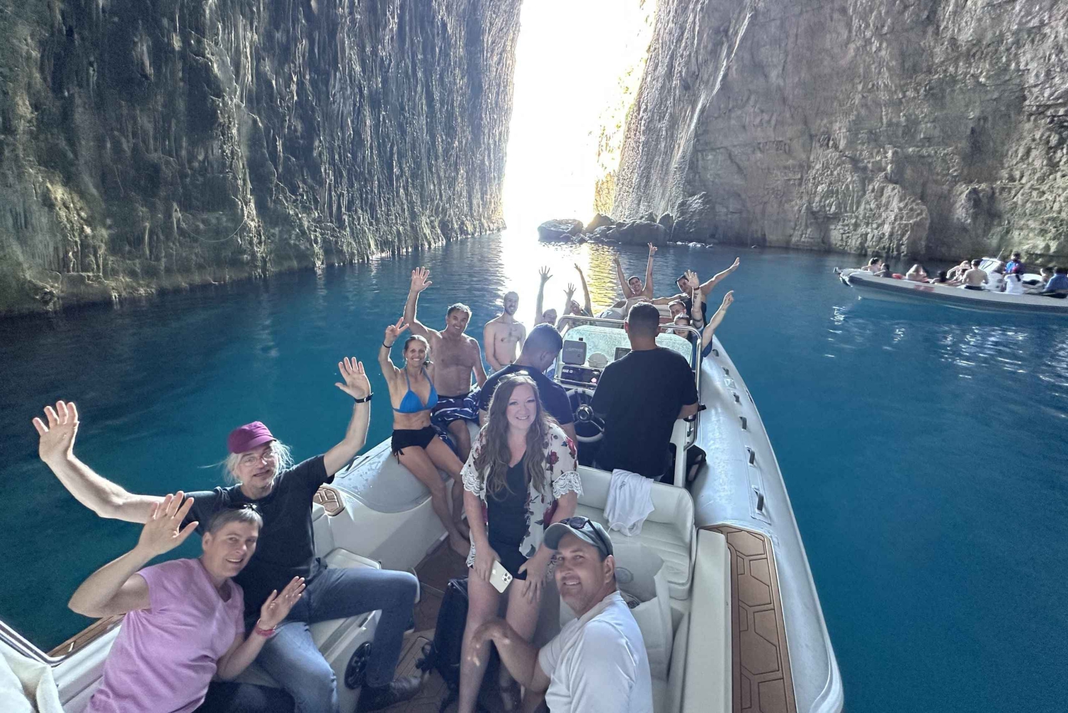 Vlore: Speedboot-Abenteuer zur Insel Sazan und zur Haxhi-Ali-Höhle