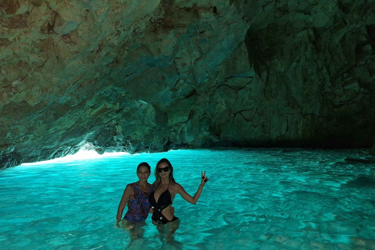 Vlorë: Speedboat Trip to Grama Bay w/ Snorkeling & Swimming