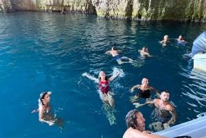 Vlorë: Speedboat Trip to Grama Bay w/ Snorkeling & Swimming