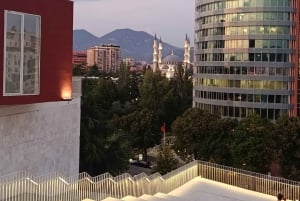 Visita a pie por Tirana: descubrimientos, historia y cultura (en FRANCÉS)