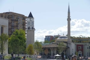 Visita a pie por Tirana: descubrimientos, historia y cultura (en FRANCÉS)