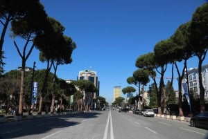 Visita a pie por Tirana: descubrimientos, historia y cultura (en FRANCÉS)