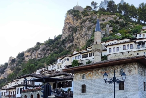 « Promenade à Berat : la ville aux mille fenêtres » - par 1001 AA