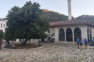 « Promenade à Berat : la ville aux mille fenêtres » - par 1001 AA