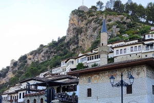 « Promenade à Berat : la ville aux mille fenêtres » - par 1001 AA
