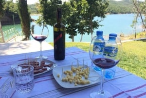 Wine tasting tour, Optional wine yard tour and kayak rides