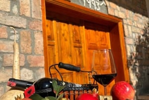 Weinprobe & traditionelles albanisches Essen in Dukat