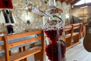 Weinprobe & traditionelles albanisches Essen in Dukat