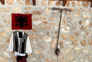 Weinprobe & traditionelles albanisches Essen in Dukat