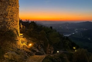 Magnifique coucher de soleil et dîner au château de Petrela
