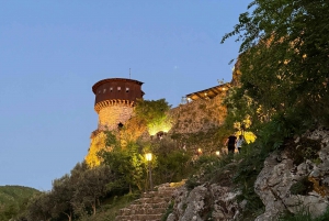 Vidunderlig solnedgang og middag i slottet i Petrela