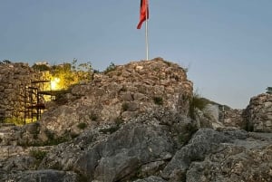 Underbar solnedgång och middag i Petrelas slott