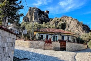 Tagestour zur Burg Petrela und Zip Line Albanien Abenteuer