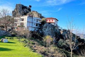 Tagestour zur Burg Petrela und Zip Line Albanien Abenteuer