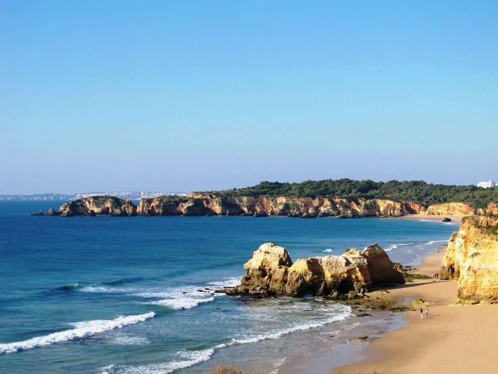 En juldagspromenad på stranden, Algarve