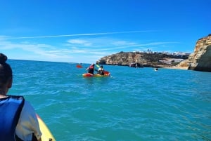 Benagil Beach: Guidad tur i kajak med grottor och klippor