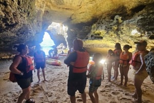 Benagil Beach: Guidad tur i kajak med grottor och klippor