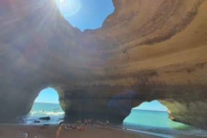 Benagil Beach: Guidad tur i kajak med grottor och klippor