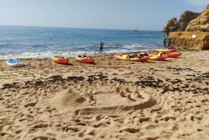 Benagil Beach: Guidad tur i kajak med grottor och klippor