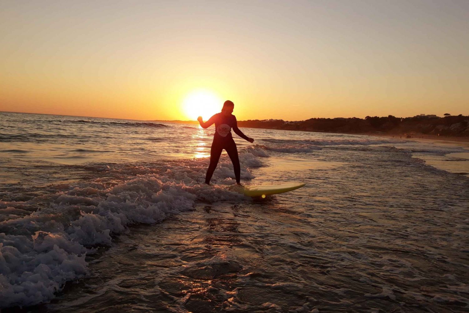 Albufeira: 2 timers surfundervisning på Falesia Beach