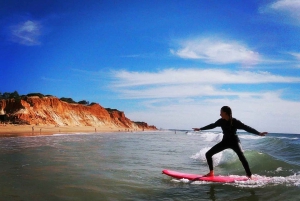 Albufeira: 2-godzinna lekcja surfingu na plaży Falesia
