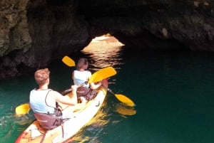 Albufeira: Praias Escondidas e Falésias Tour Guiado de Caiaque pelas Cavernas