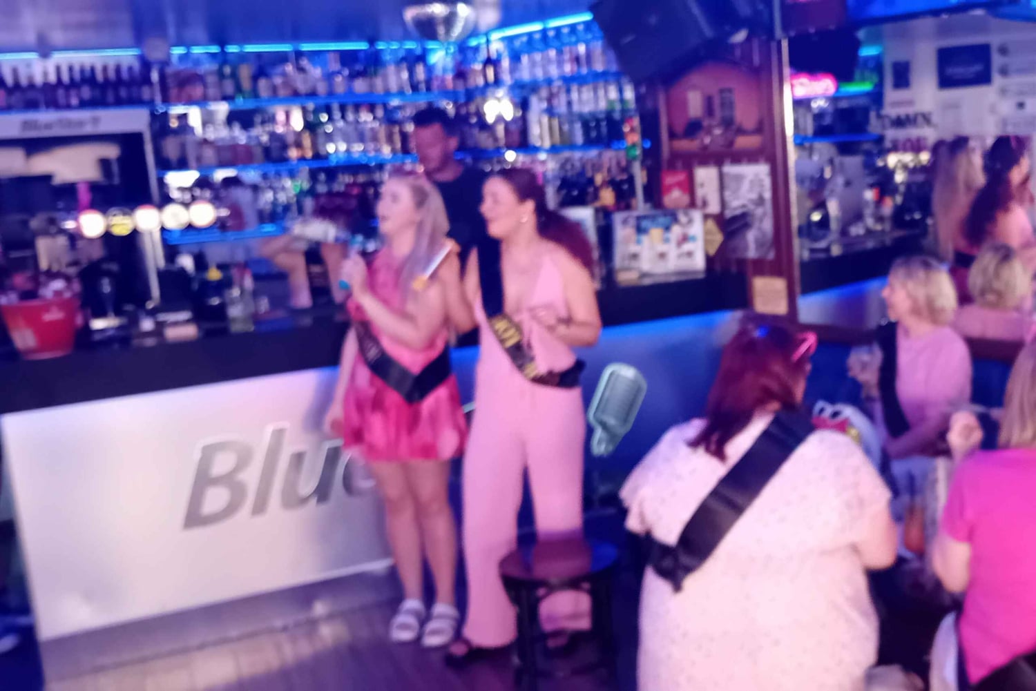 Albufeira: lekcje przyrządzania koktajli i karaoke z DJ-em