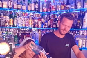 Albufeira: lekcje przyrządzania koktajli i karaoke z DJ-em