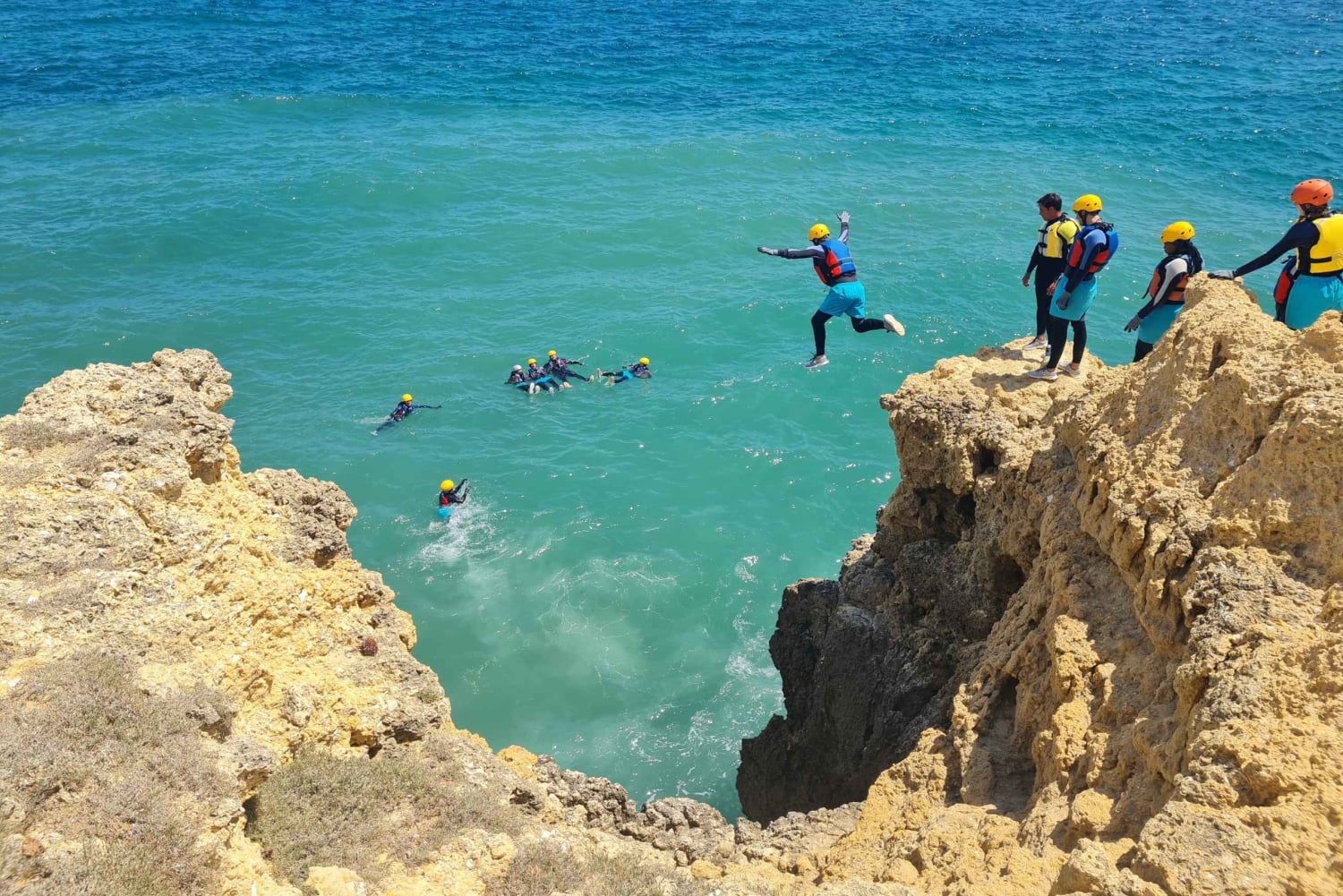 Albufeira: Coasteering z przewodnikiem i skoki z klifów